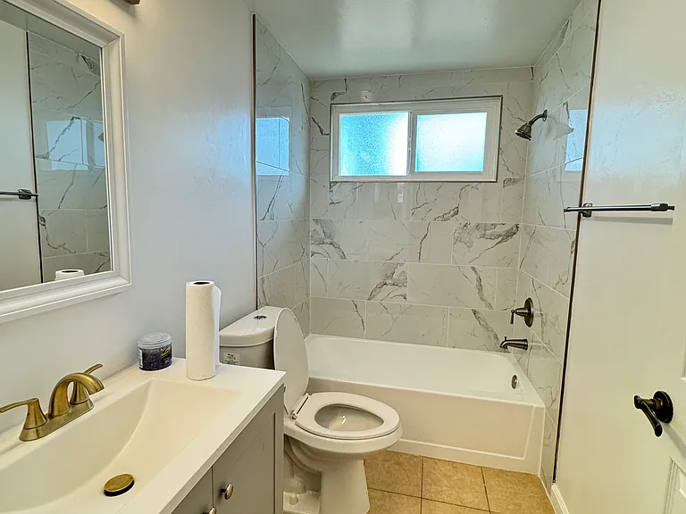 21325 Bancroft Ct — Photo 3