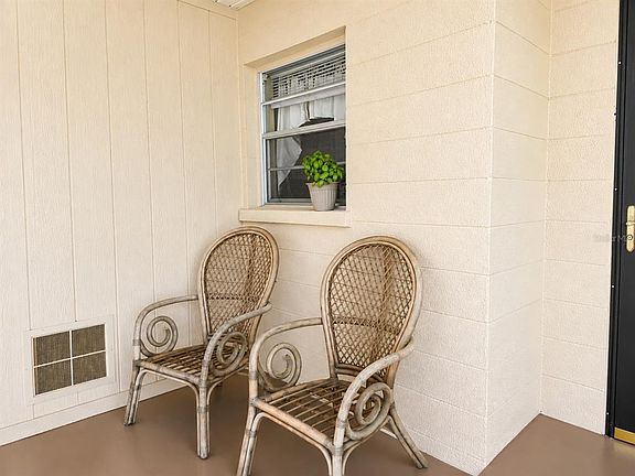 5th image of 617 PARK CIRCLE #26