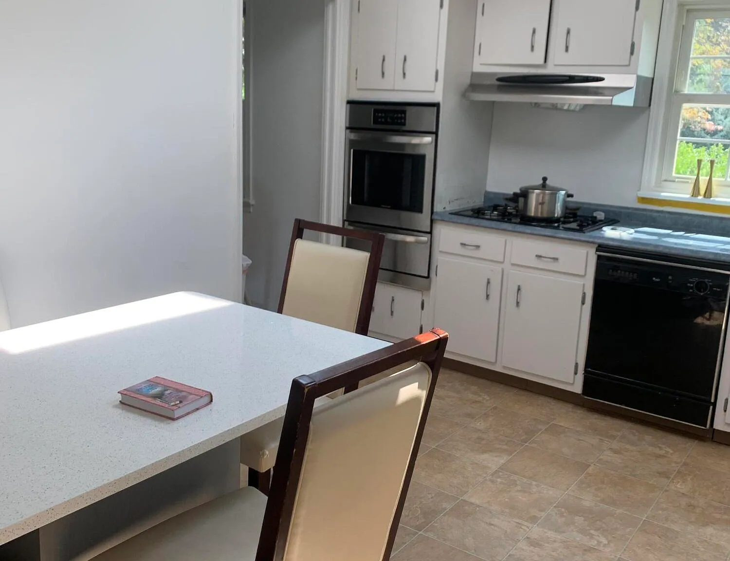 5 bed, 2250 sqft, $2,600 — Photo 4