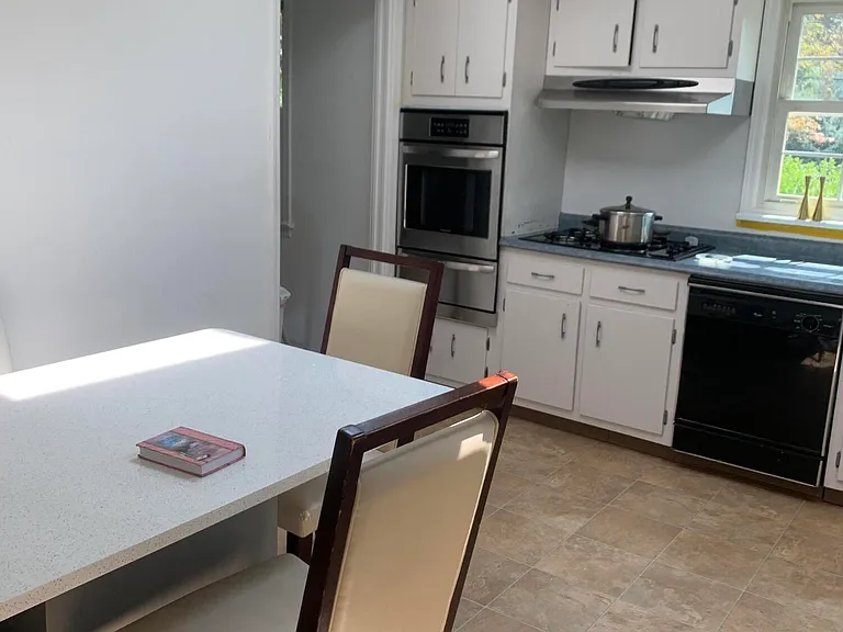 1169 Lincoln Ct — Photo 4