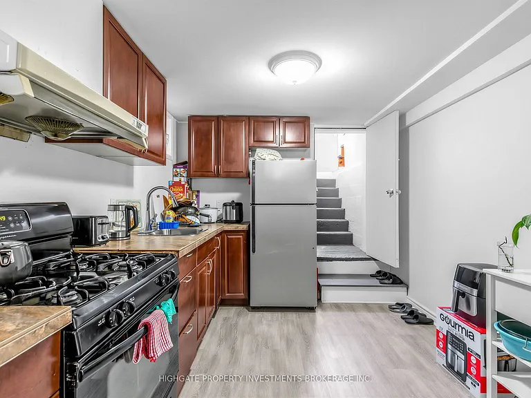 210 Gowan Ave #BASEMENT — Photo 9
