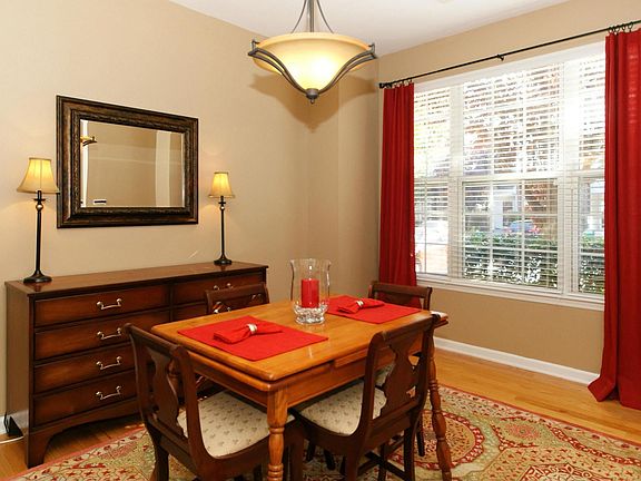 Formal Dining w/ Bay Window