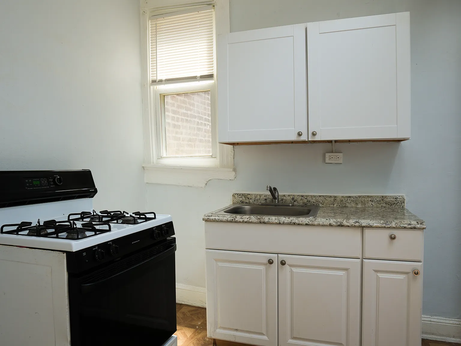 2 bed, 1.0 bath, $1,250 — Photo 2