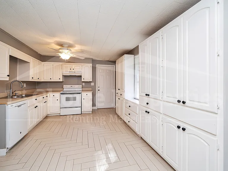 1541 Rainbow Ln — Photo 9