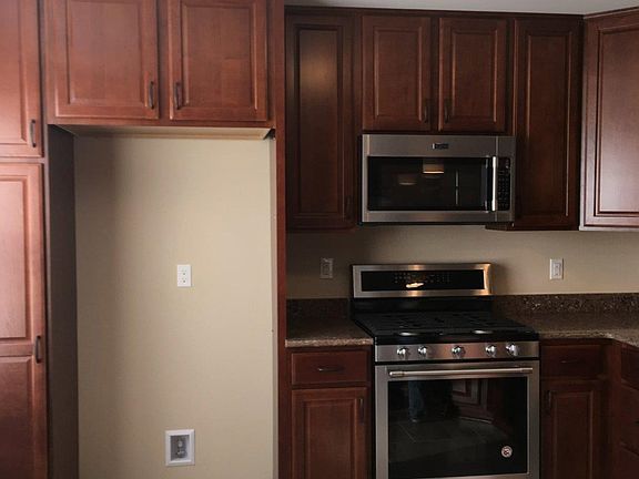 2nd image of 611 Pebblestone Ln Unit 22