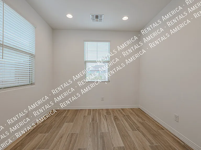 5938 N 90th Dr — Photo 10