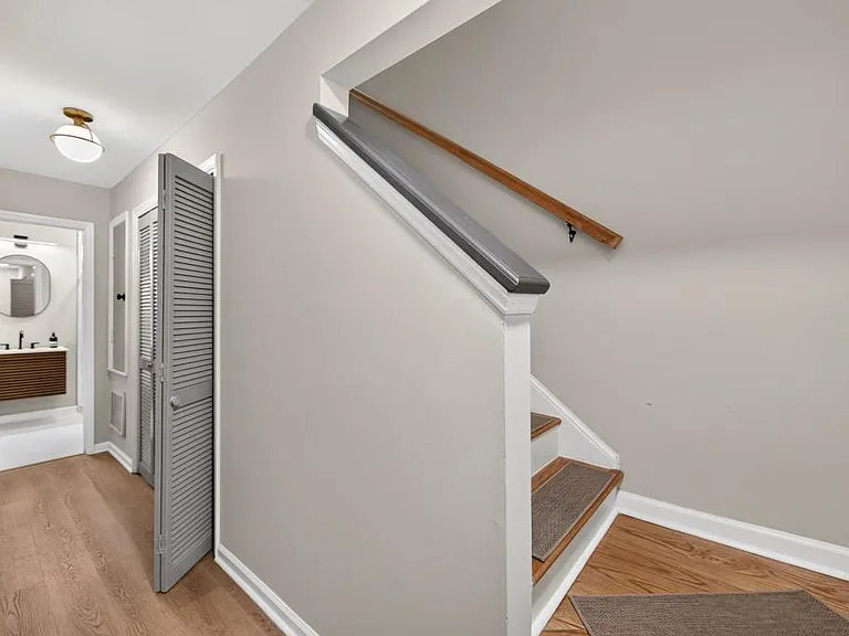 312 W 10th St — Photo 33