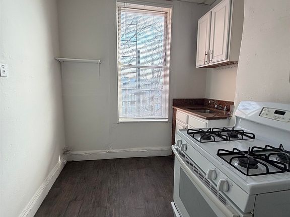 4th image of 434 Central Ave #3L