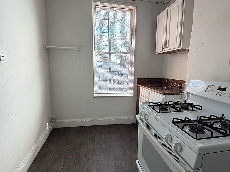 434 Central Ave #3L — Photo 4