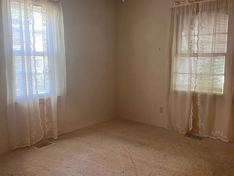 1433 W Hamilton St — Photo 14