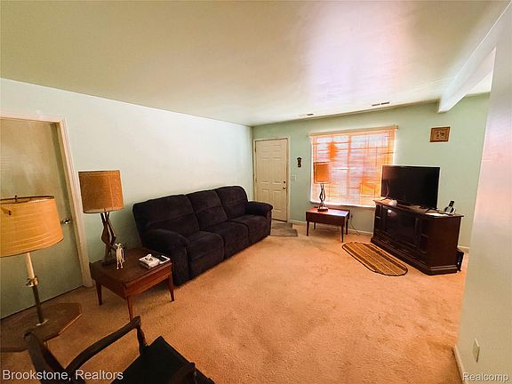 4th image of 31842 Kelly Rd