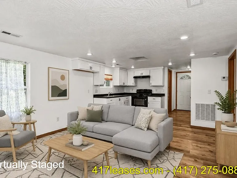2518 N Weller Ave — Photo 5
