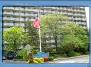 1077 River Rd, Edgewater, NJ 07020