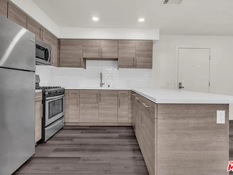 3667 Mentone Ave #4 — Photo 10