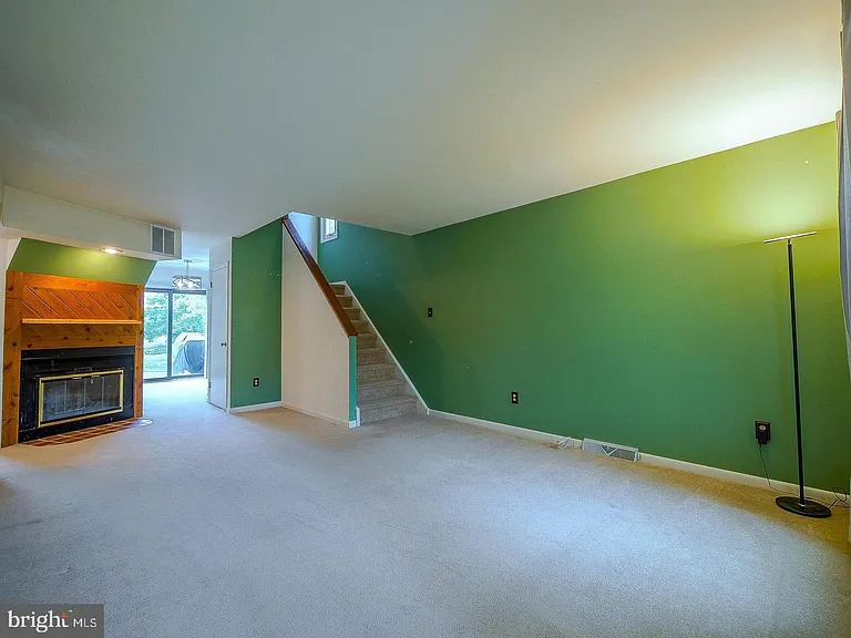 1001 Winfield Ct — Photo 3