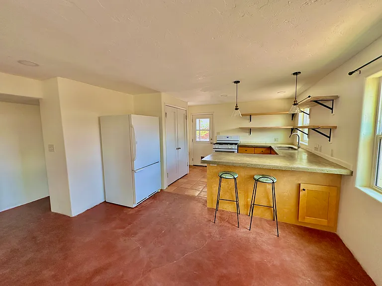 1231 N Belvedere Ave — Photo 6