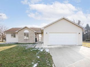 1010 Pawnee Ct, Fort Atkinson, WI 53538