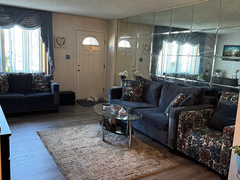 4442 Strahle St — Photo 3