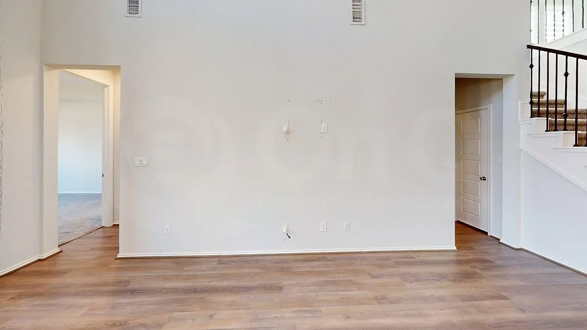 4 bed, 3.0 bath, 2619 sqft, $3,000 — Photo 4