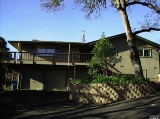 851 Vichy Hills Dr, Ukiah, CA 95482