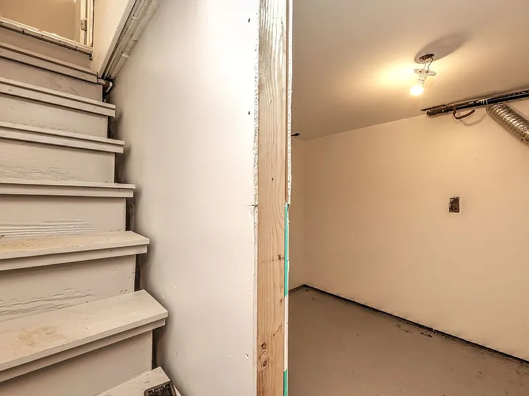 330 Naugatuck Ave — Photo 4