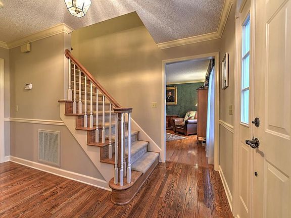 2nd image of 1005 Wellington Blvd