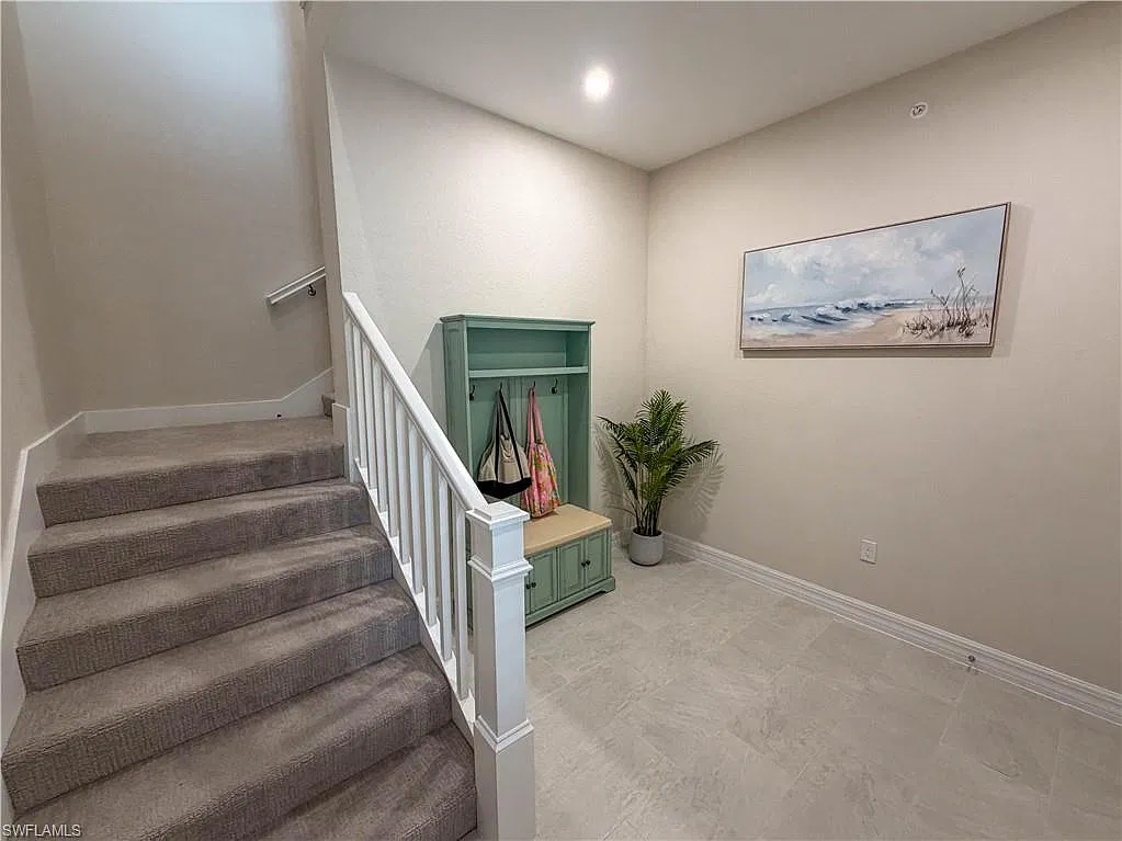 3 bed, 2.0 bath, 2444 sqft, $8,500 — Photo 3