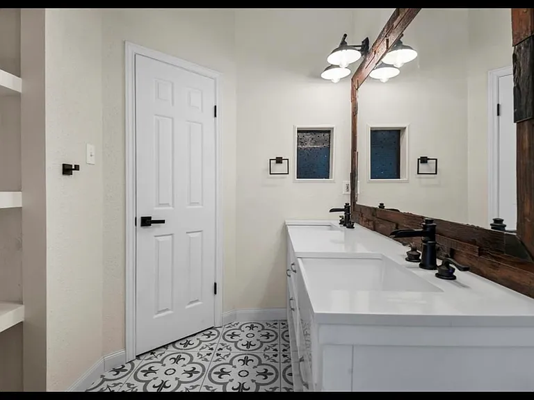 2311 Lexington Woods Dr — Photo 7