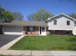 3890 Pondview Dr, Hanover Park, IL