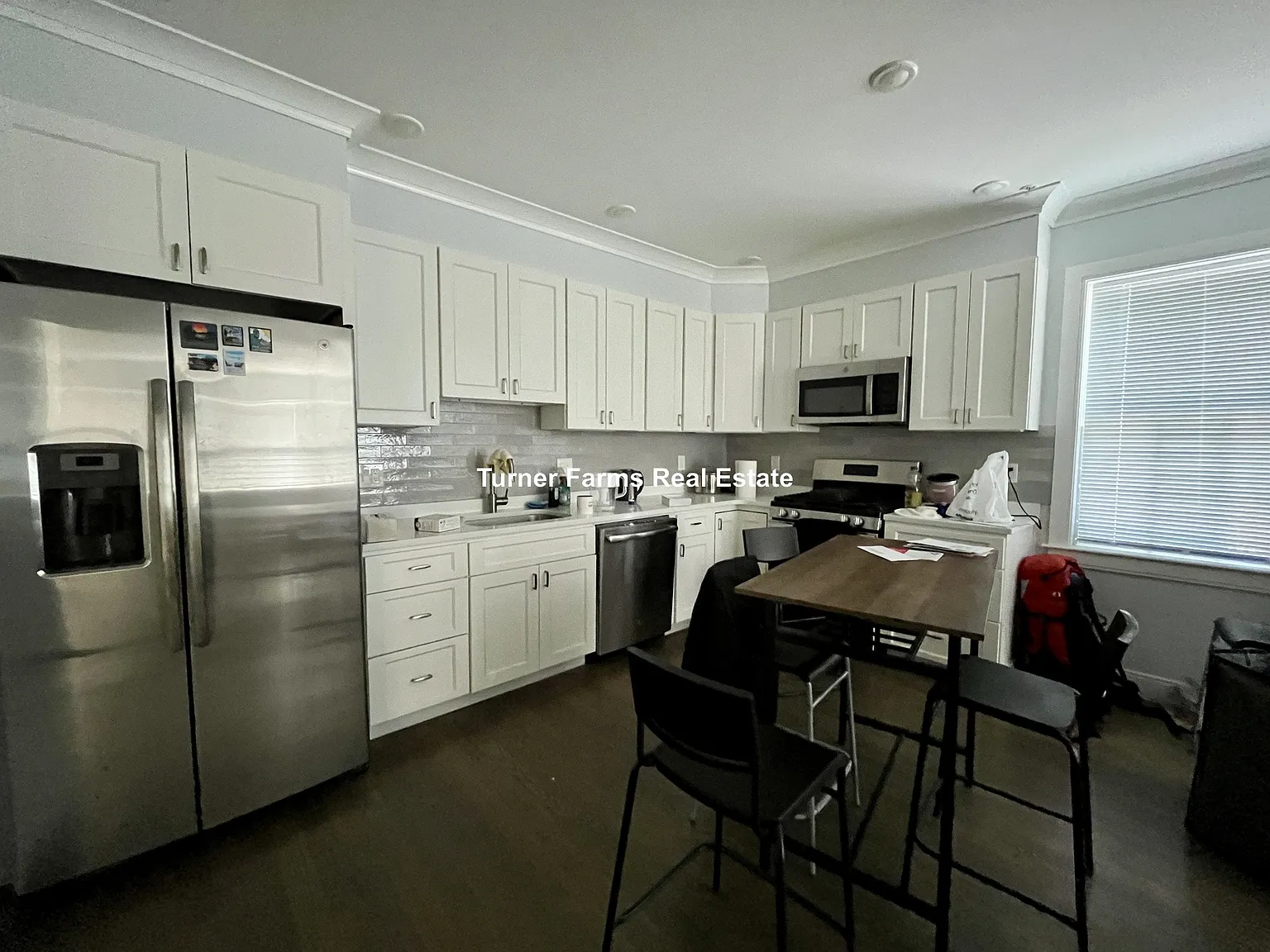 3 bed, 2.5 bath, 9999 sqft, $4,750 — Photo 2