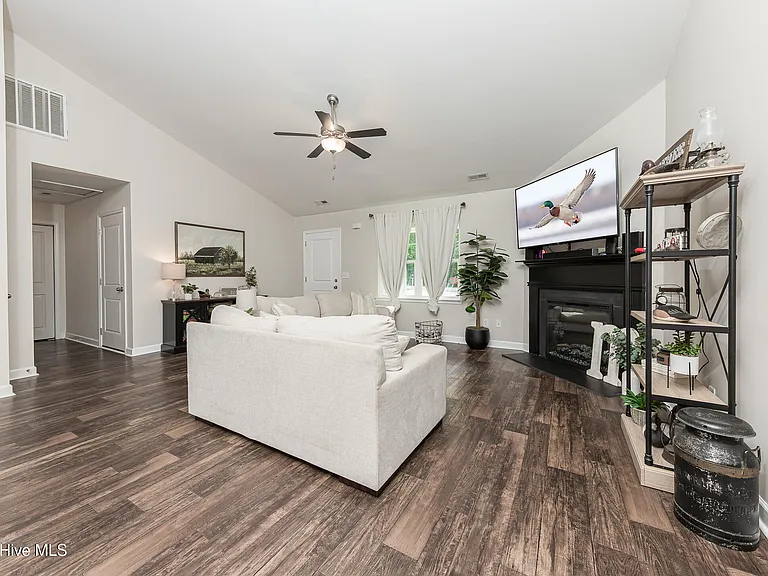 137 Wilburne Dr — Photo 9