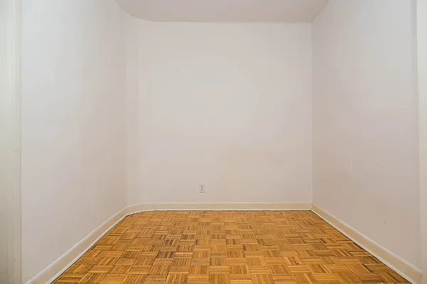 Rented by Nooklyn NYC LLC | media 18