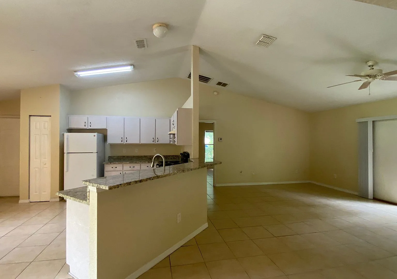 3/2 bedroom available now for rent! — Photo 2
