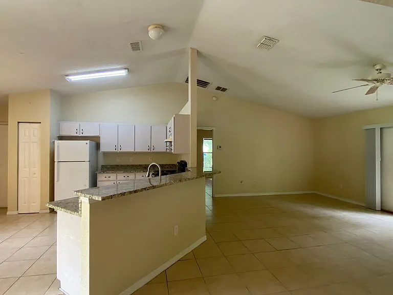 523 Silver Way Dr — Photo 2