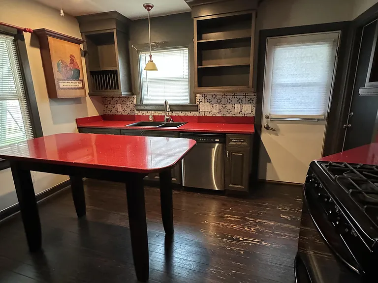 1345 W Smith St — Photo 15