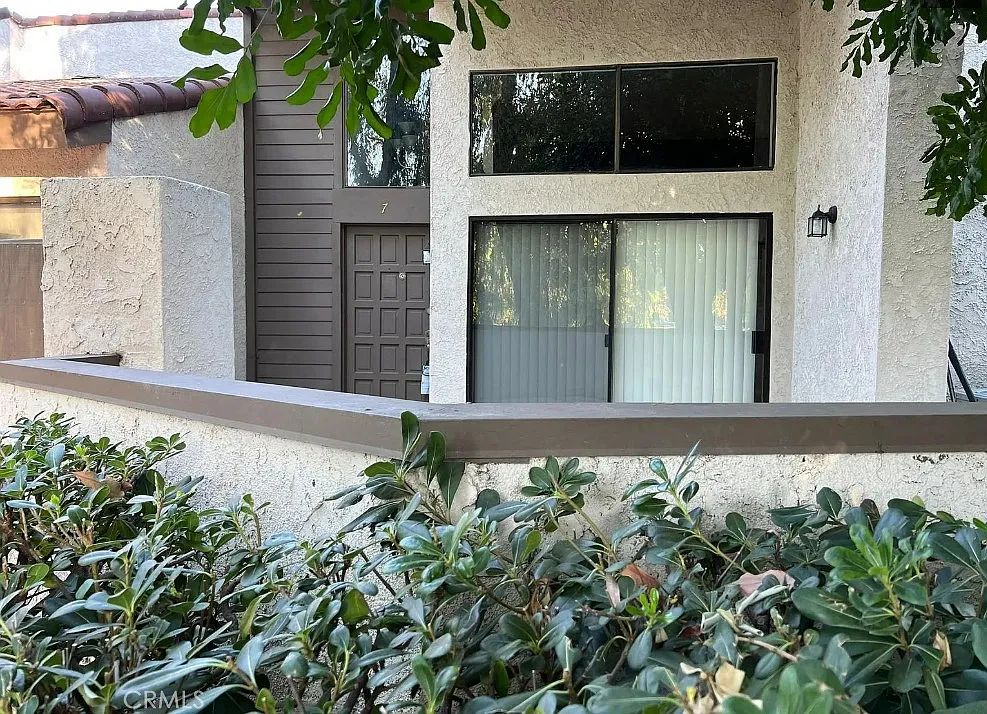 3 bed, 2.5 bath, 1588 sqft, $3,900 — Photo 3