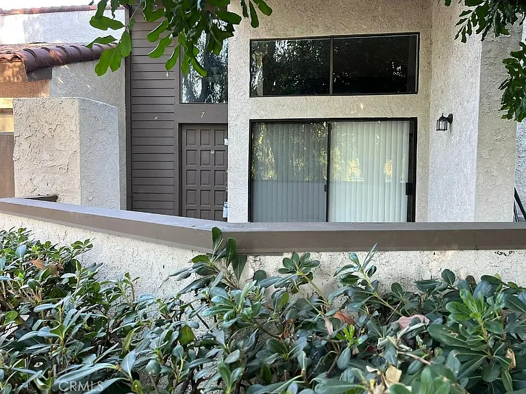 5800 Owensmouth Ave #7 — Photo 3