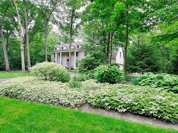 2nd image of 1560 Persimmon Dr