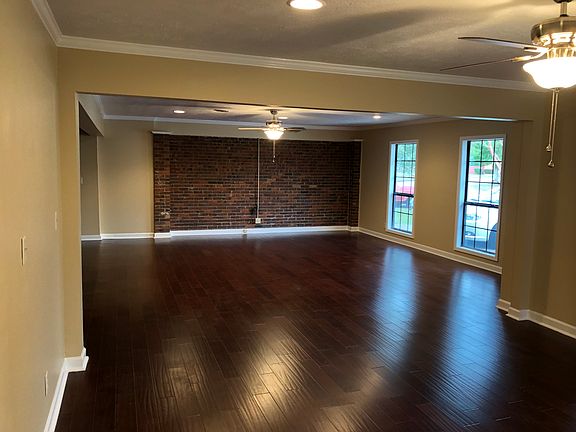 4th image of 3509 Camellia Cir