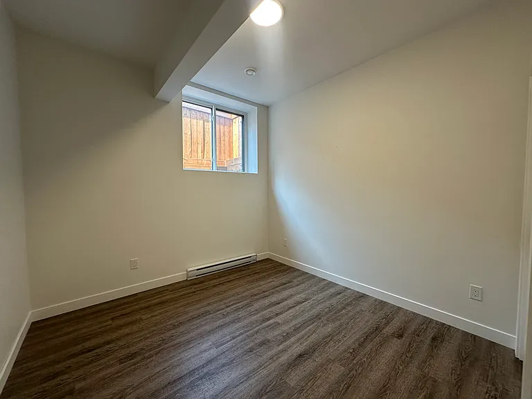 325 Lockwood St — Photo 38