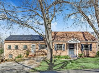 517 Eaton St, Central, SC 29630