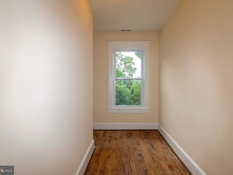 222 W Main St — Photo 59