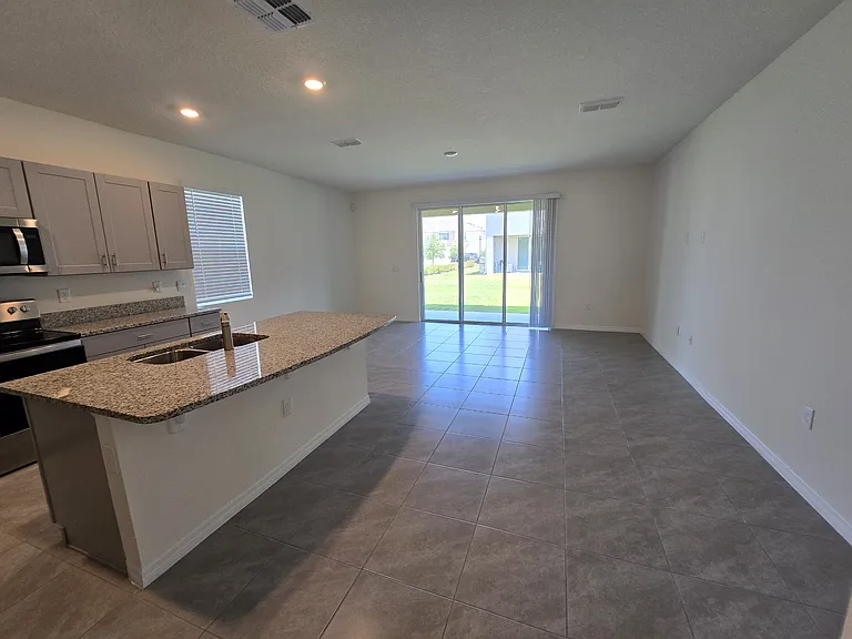1301 Isleta Loop #1301 — Photo 6