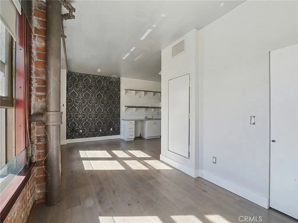 Studio, 470 sqft, $1,990 — Photo 3