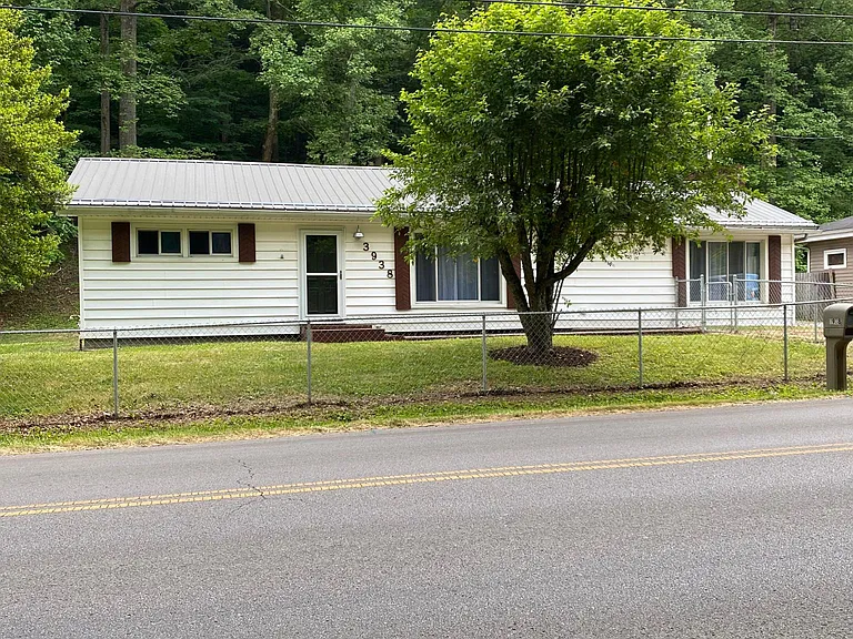 3938 Rosemount Rd — Photo 1
