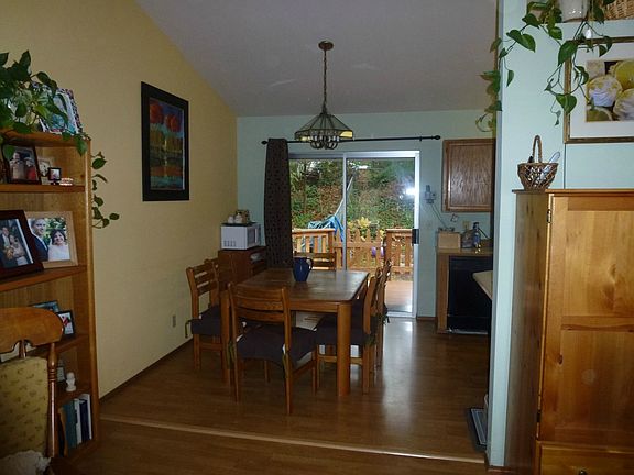 4th image of 9394 Saint Johns Pl NE