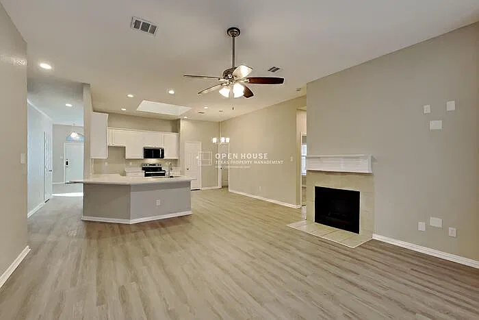 3 bed, 2.0 bath, 1873 sqft, $2,350 — Photo 4