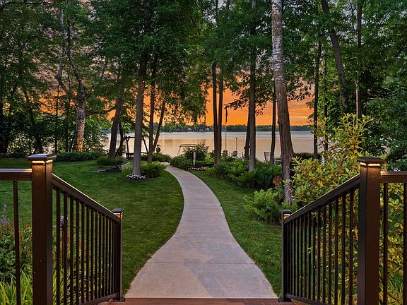 2nd image of 19 Hickory DRIVE