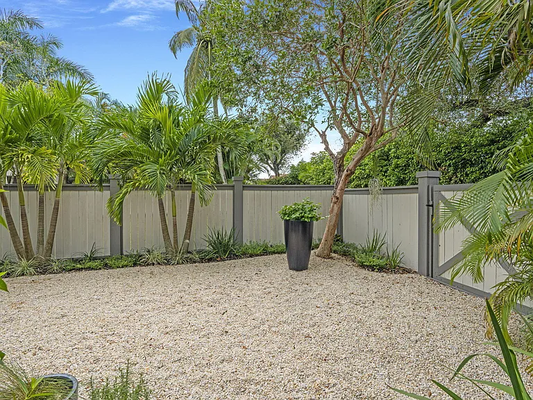 2474 Bedford Mews Dr — Photo 35