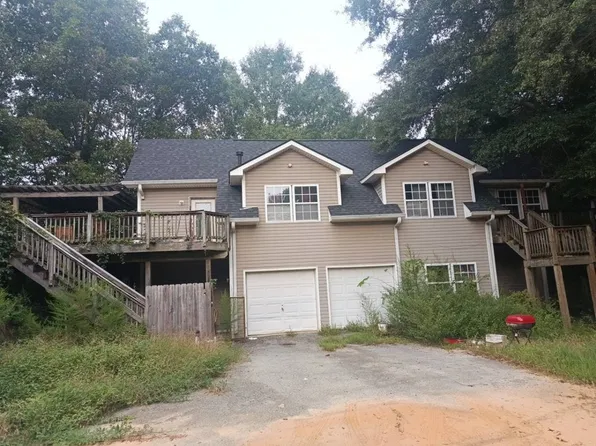 7985 Woods Rd, Fairburn, GA 30213
